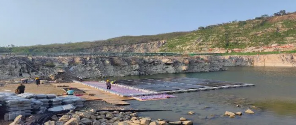floating solar system on the reservoir